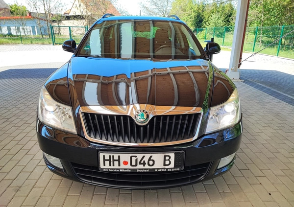 Skoda Octavia cena 24800 przebieg: 210000, rok produkcji 2011 z Mieszkowice małe 301